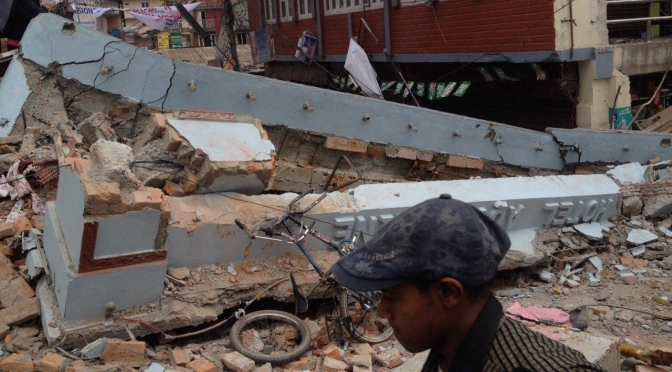« Soutenons le Népal » : l’aide humanitaire contre les peuples